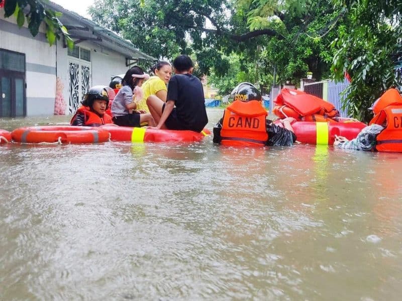 Mùa bão nước ta có đặc điểm